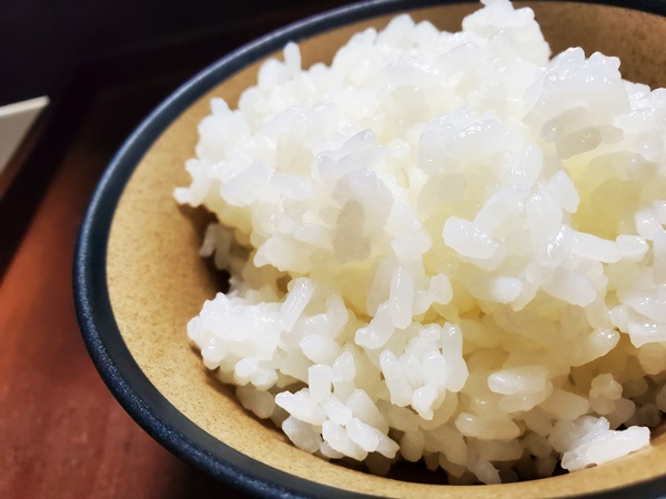 茨城県産コシヒカリの炊き立て白ごはんの画像です。