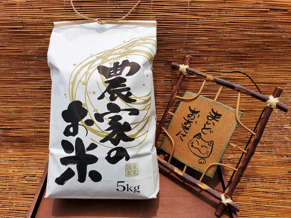 茨城県産コシヒカリ玄米5kgの通販お届けセットの画像です。減農薬栽培で育てた安心安全のお米をお楽しみください。